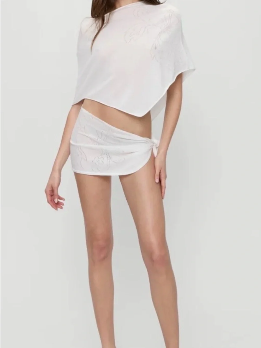 NWOT Frankie’s bikinis white hibiscus knit poncho and skirt set